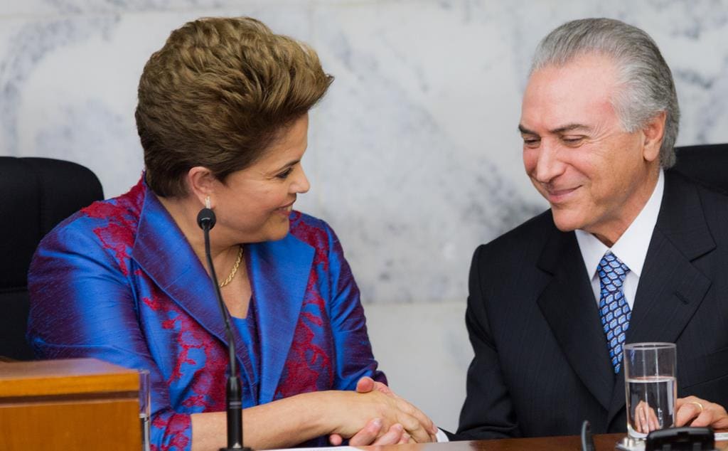 Fotografia de Dilma Rousseff, à esquerda, e Michel Temer, à direita.