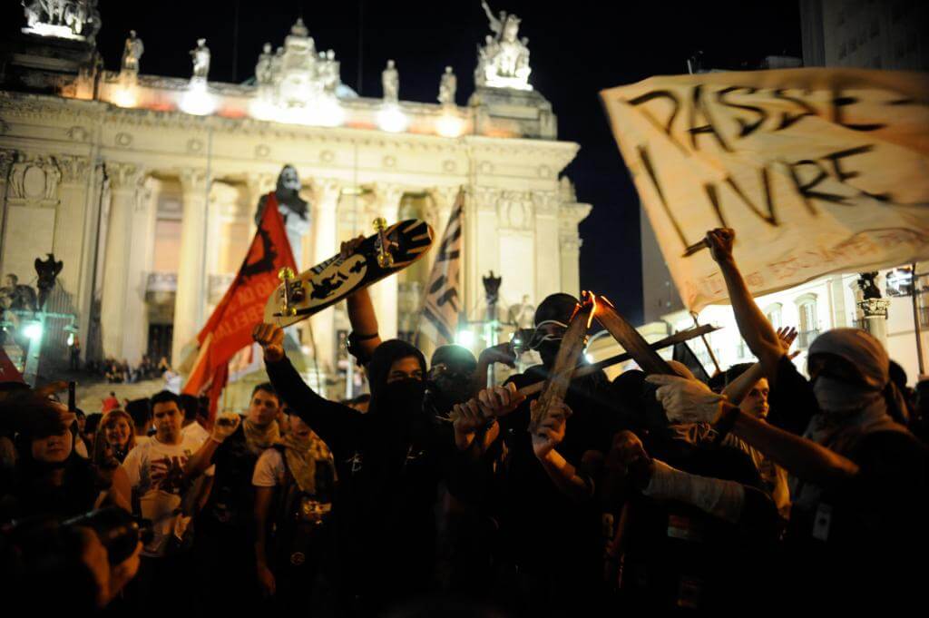 Imagem da manifestação. Conteúdo sobre movimentos sociais.