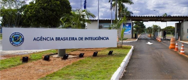 O que faz um Oficial de Inteligência? - Politize!