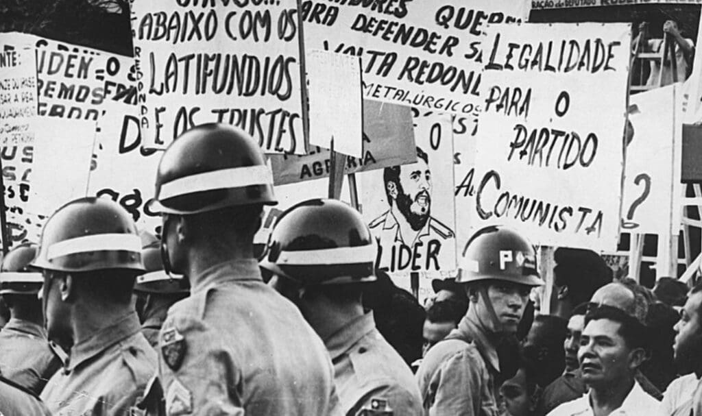 manifestação em prol do partido comunista 