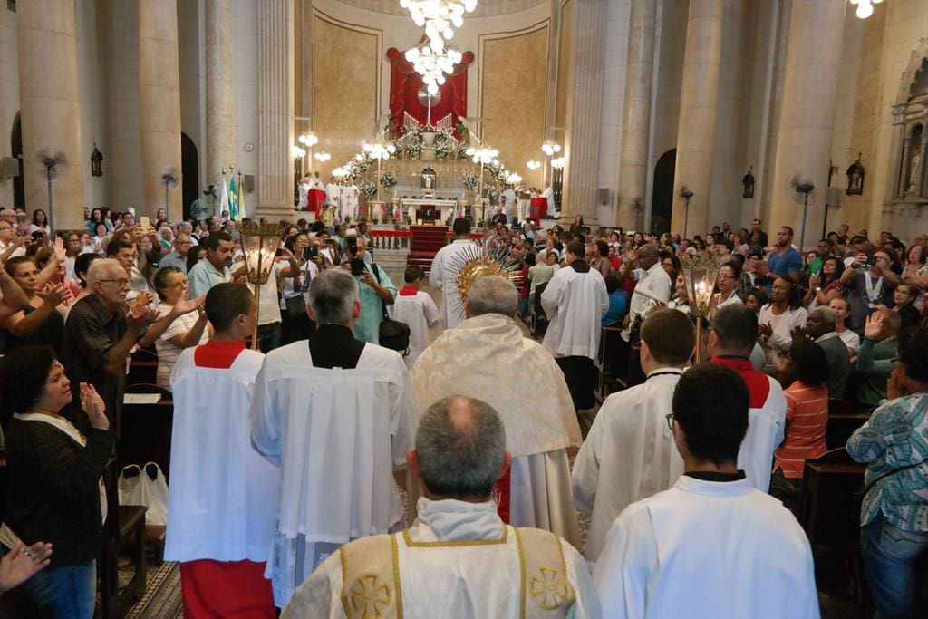 conservadorismo-religiao-missa