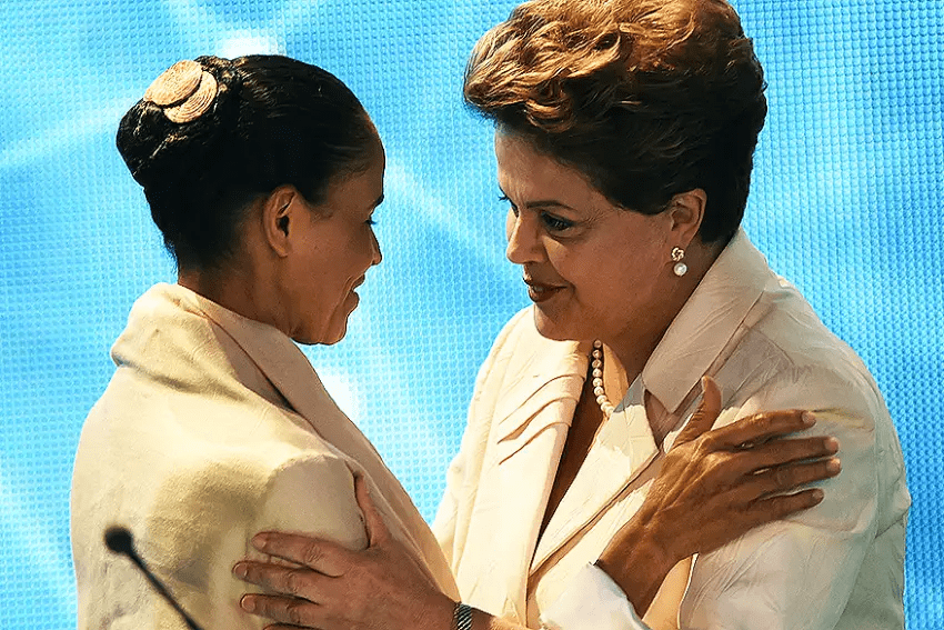 Candidatas Marina Silva (PSB) e Dilma Rousseff (PT) se cumprimentam durante intervalo do debate entre os presidenciáveis promovido pela Rede Bandeirantes, em 2014. Imagem: Ivan Pacheco/VEJA.com.