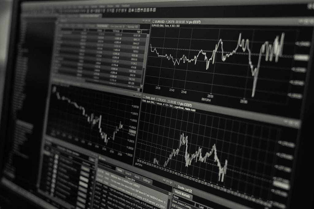 mercado-acoes-economia-esquerda-direita